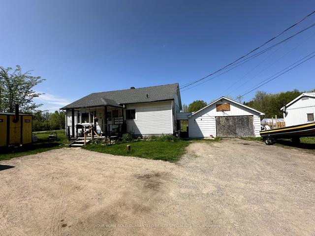 1390 Pembroke St E, House detached with 2 bedrooms, 1 bathrooms and 8 parking in Laurentian Valley ON | Image 1