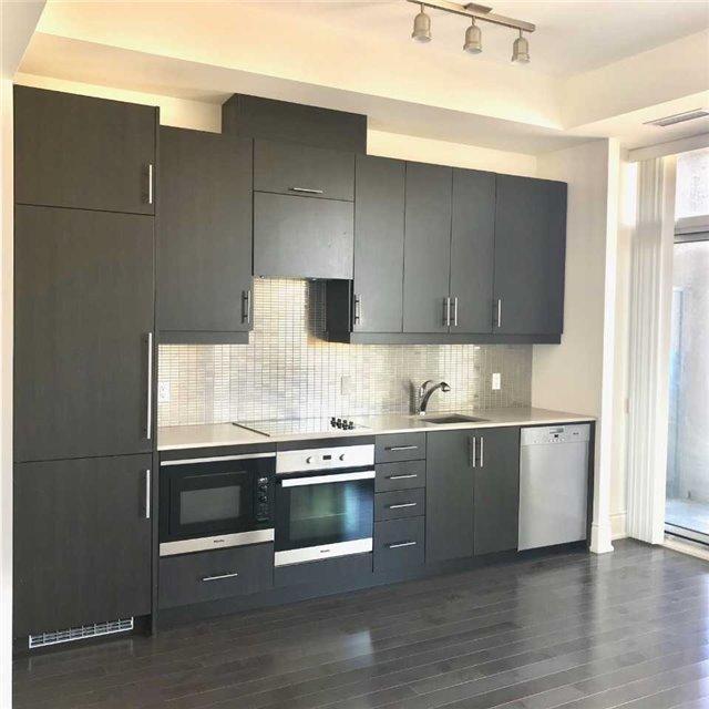909 - 23 Glebe Rd W, Condo with 2 bedrooms, 2 bathrooms and 1 parking in Toronto ON | Image 3