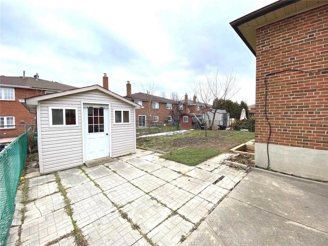 MAIN - 111 Linkdale Rd, House detached with 3 bedrooms, 1 bathrooms and 5 parking in Brampton ON | Image 9