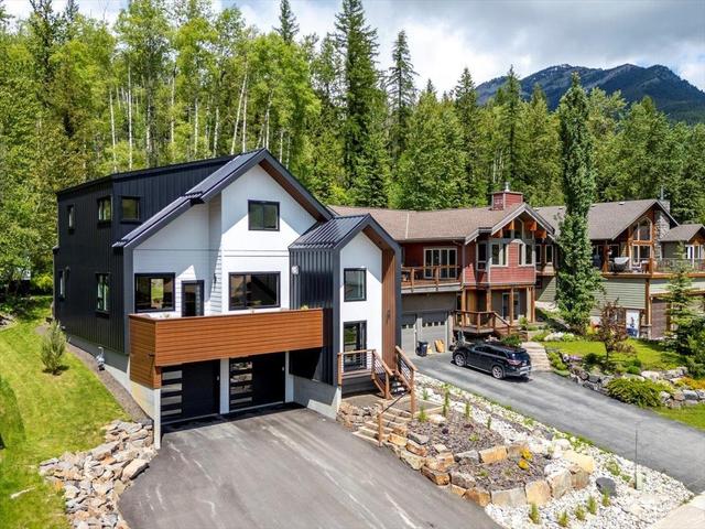 36 Aspen Cres, House detached with 4 bedrooms, 3 bathrooms and 4 parking in Fernie BC | Image 5