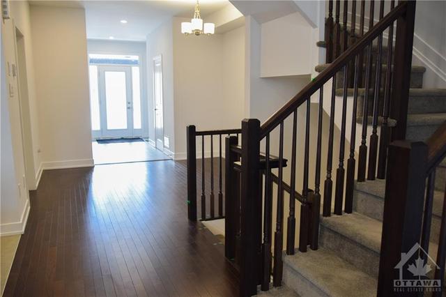 884 Solarium Ave, Townhouse with 4 bedrooms, 3 bathrooms and 3 parking in Manotick ON | Image 10