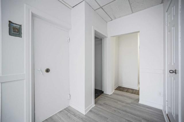 MAIN-2 - 881 St Clair Ave W, Condo with 2 bedrooms, 1 bathrooms and 0 parking in Toronto ON | Image 10