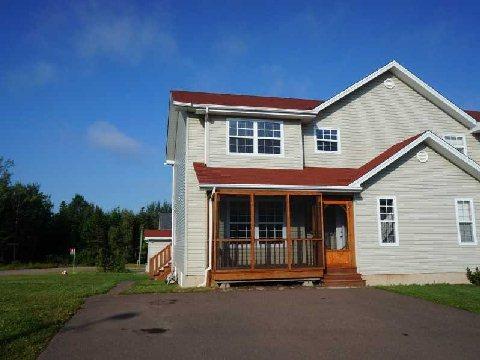 90 Canada St, House semidetached with 3 bedrooms, 2 bathrooms and 4 parking in Moncton NB | Image 1