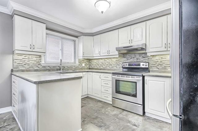 MAIN - 2327 Harcourt Cres, House detached with 3 bedrooms, 2 bathrooms and 2 parking in Mississauga ON | Image 3
