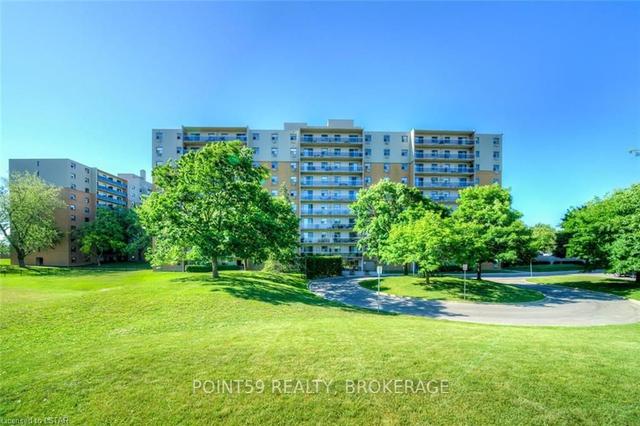 410 - 931 Wonderland Rd S, Condo with 2 bedrooms, 1 bathrooms and 1 parking in London ON | Image 1