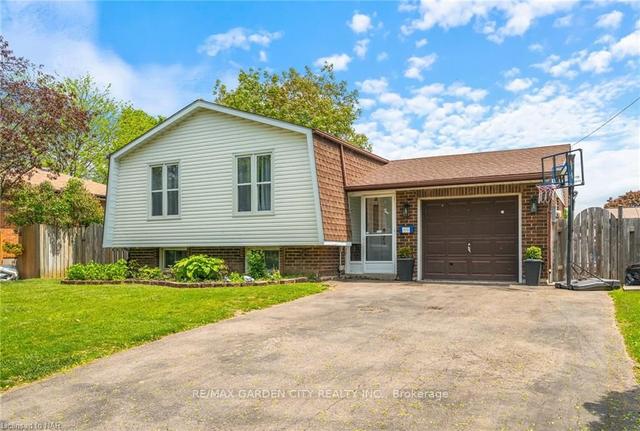 670 Vine St, House detached with 4 bedrooms, 2 bathrooms and 5 parking in St. Catharines ON | Image 1