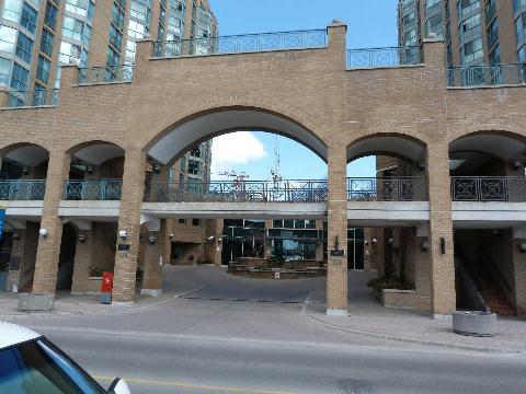 909 - 140 Dunlop St E, Condo with 1 bedrooms, 1 bathrooms and 1 parking in Barrie ON | Image 2