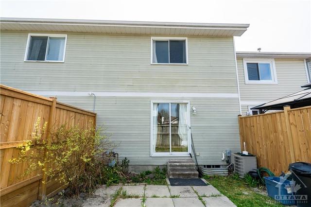 909 Cookshire Cres, Townhouse with 3 bedrooms, 2 bathrooms and 2 parking in Orléans ON | Image 17