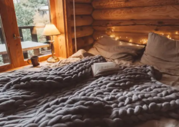 A bedroom decorated for winter.