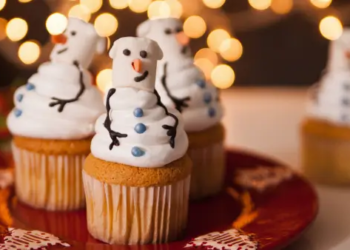 Snowman cupcakes.